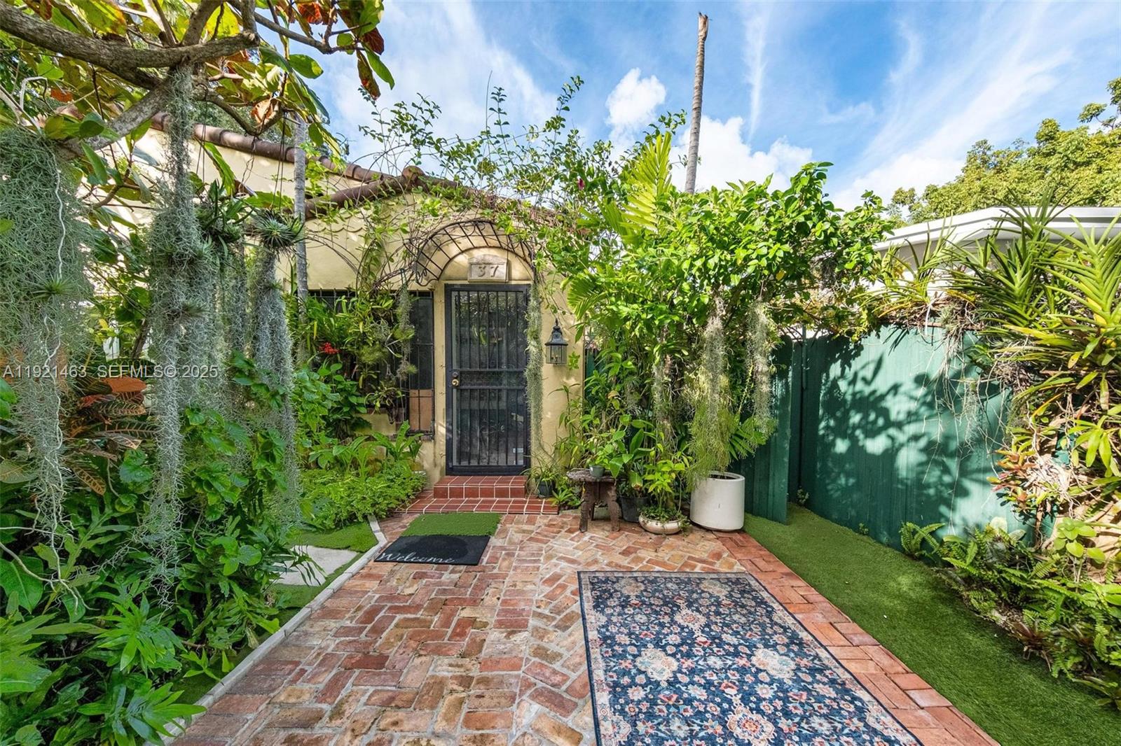 37 NE 44th St Miami, FL 33137