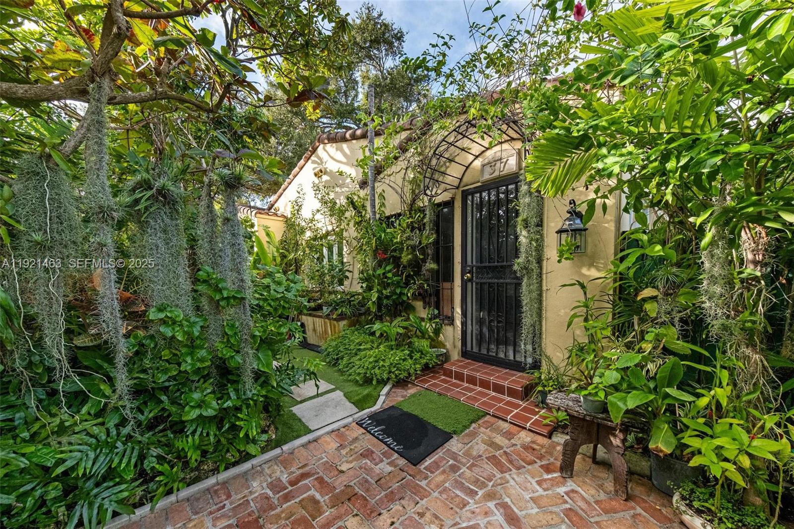 37 NE 44th St Miami, FL 33137