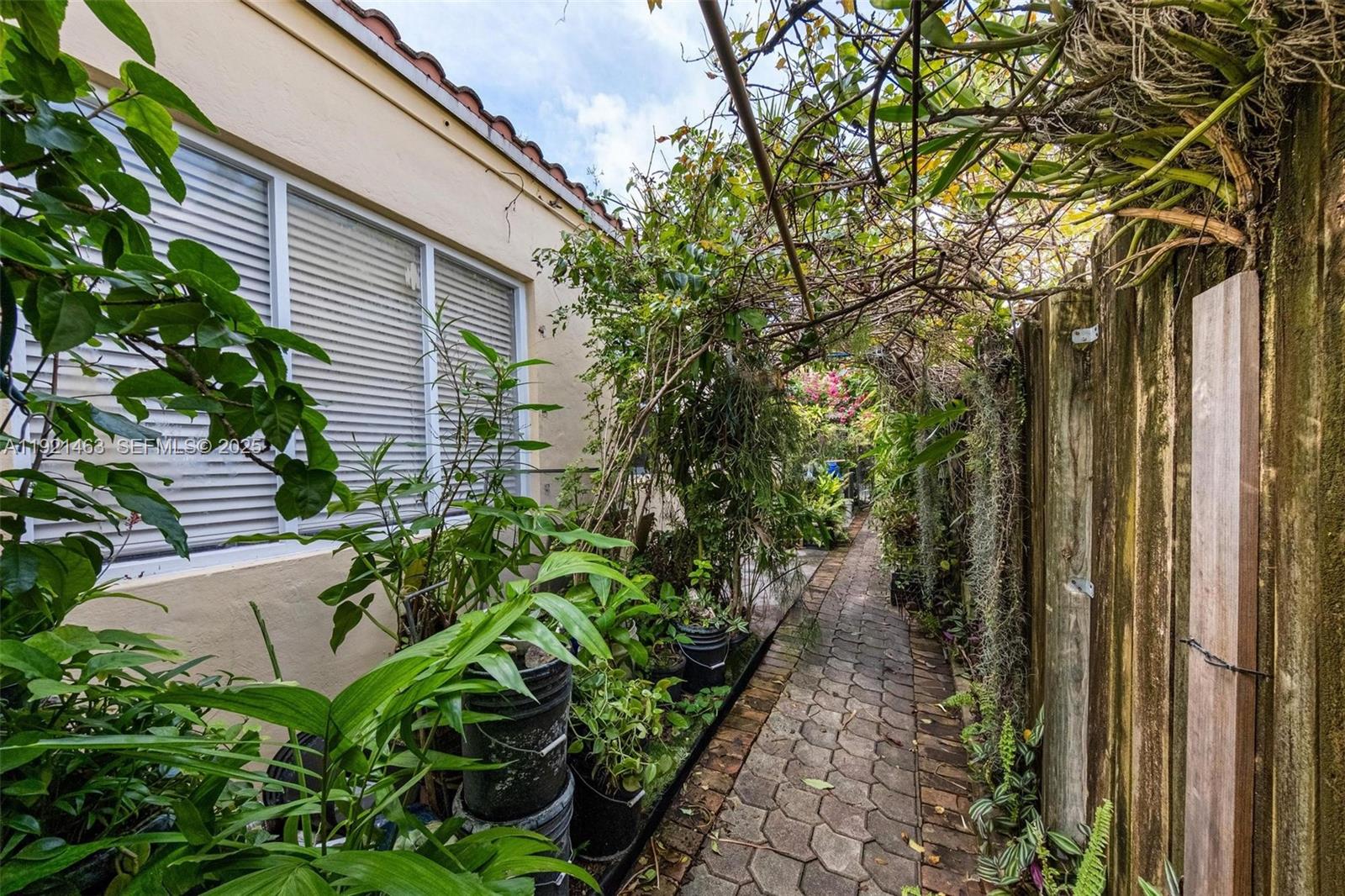 37 NE 44th St Miami, FL 33137