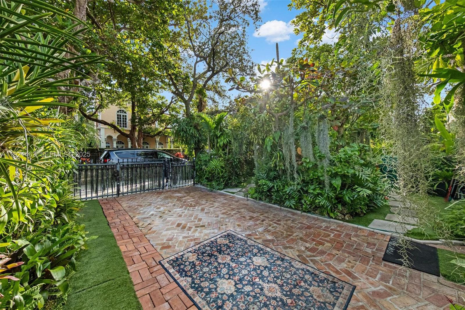 37 NE 44th St Miami, FL 33137