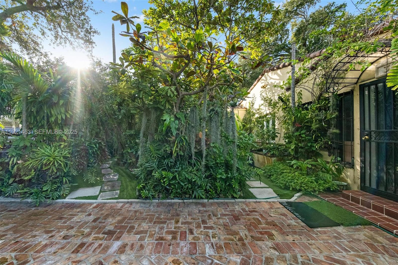 37 NE 44th St Miami, FL 33137