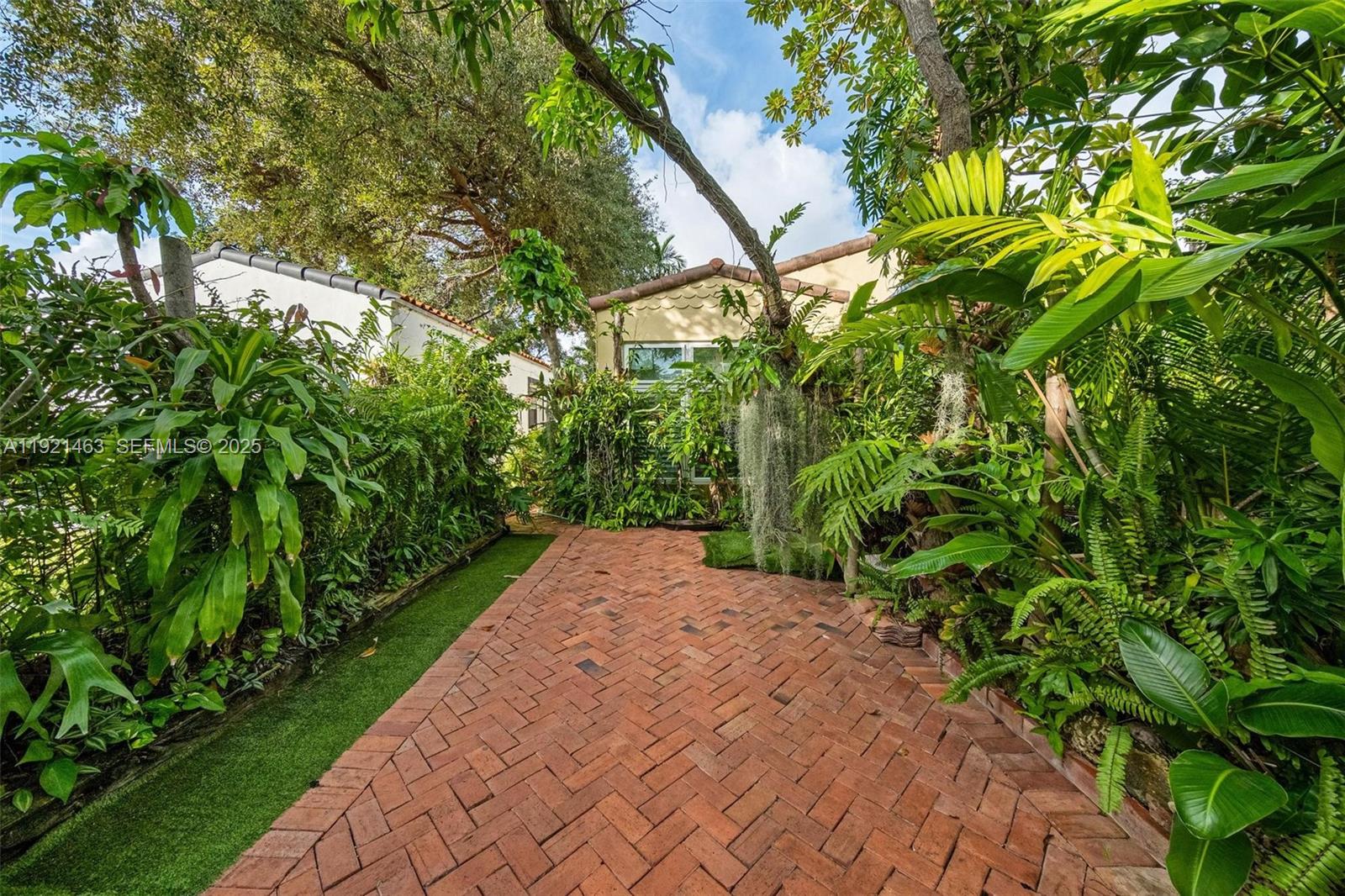 37 NE 44th St Miami, FL 33137