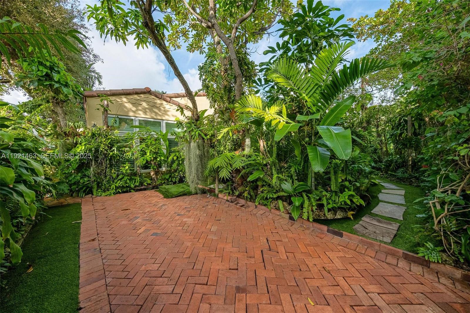 37 NE 44th St Miami, FL 33137