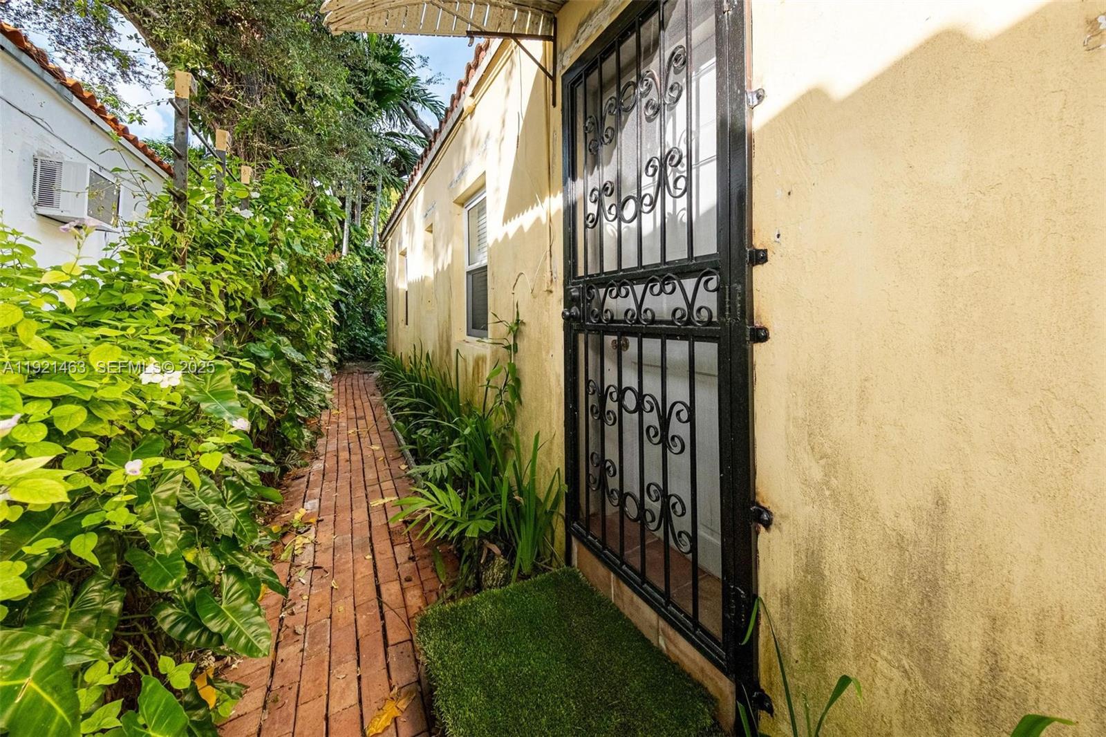 37 NE 44th St Miami, FL 33137