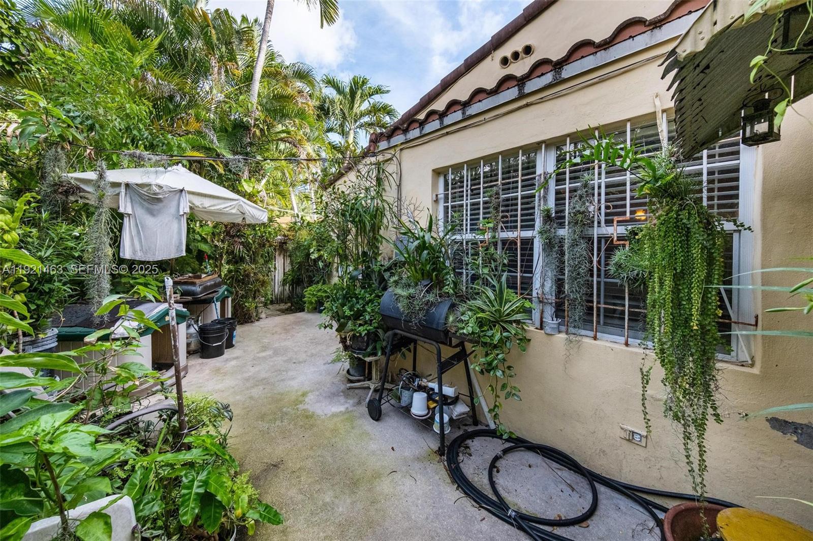 37 NE 44th St Miami, FL 33137