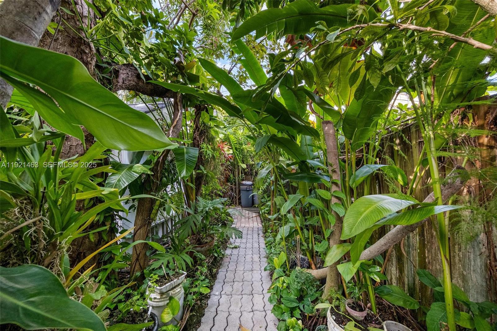 37 NE 44th St Miami, FL 33137