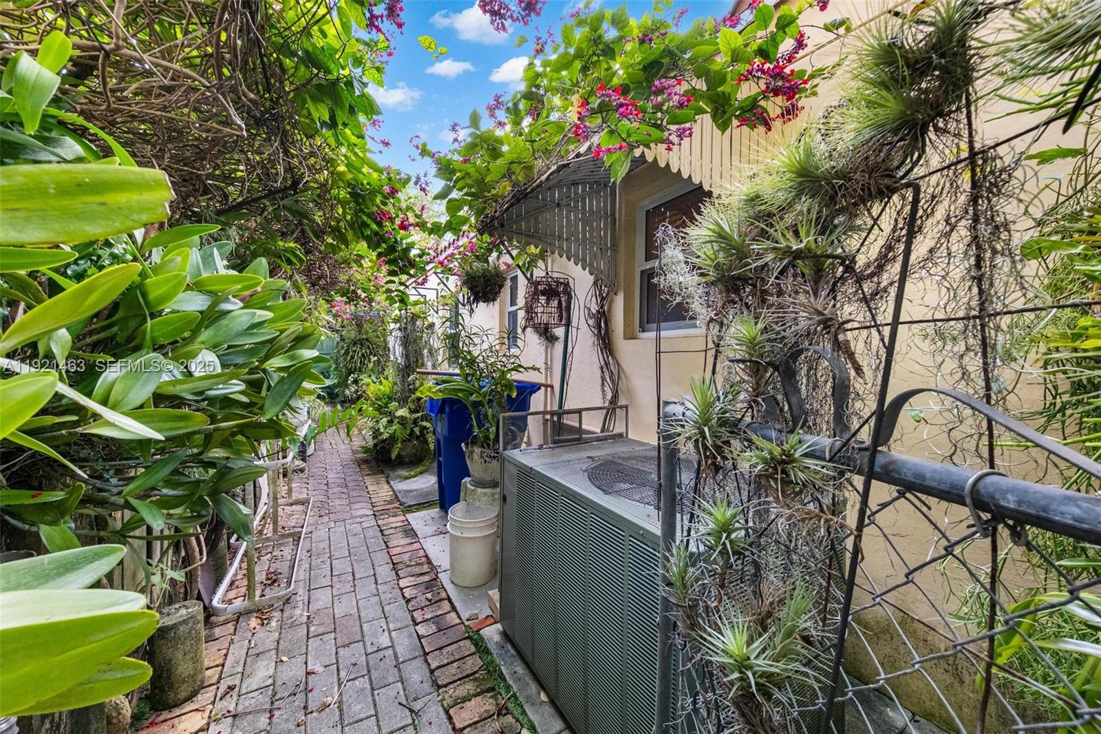 37 NE 44th St Miami, FL 33137