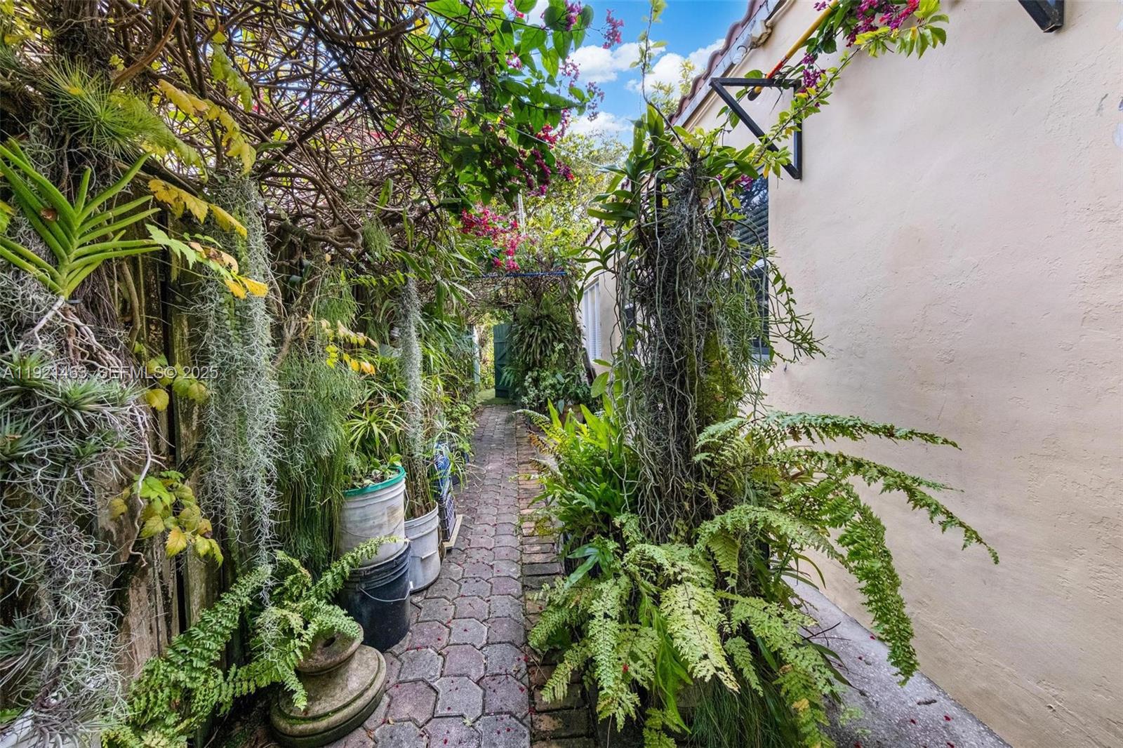 37 NE 44th St Miami, FL 33137