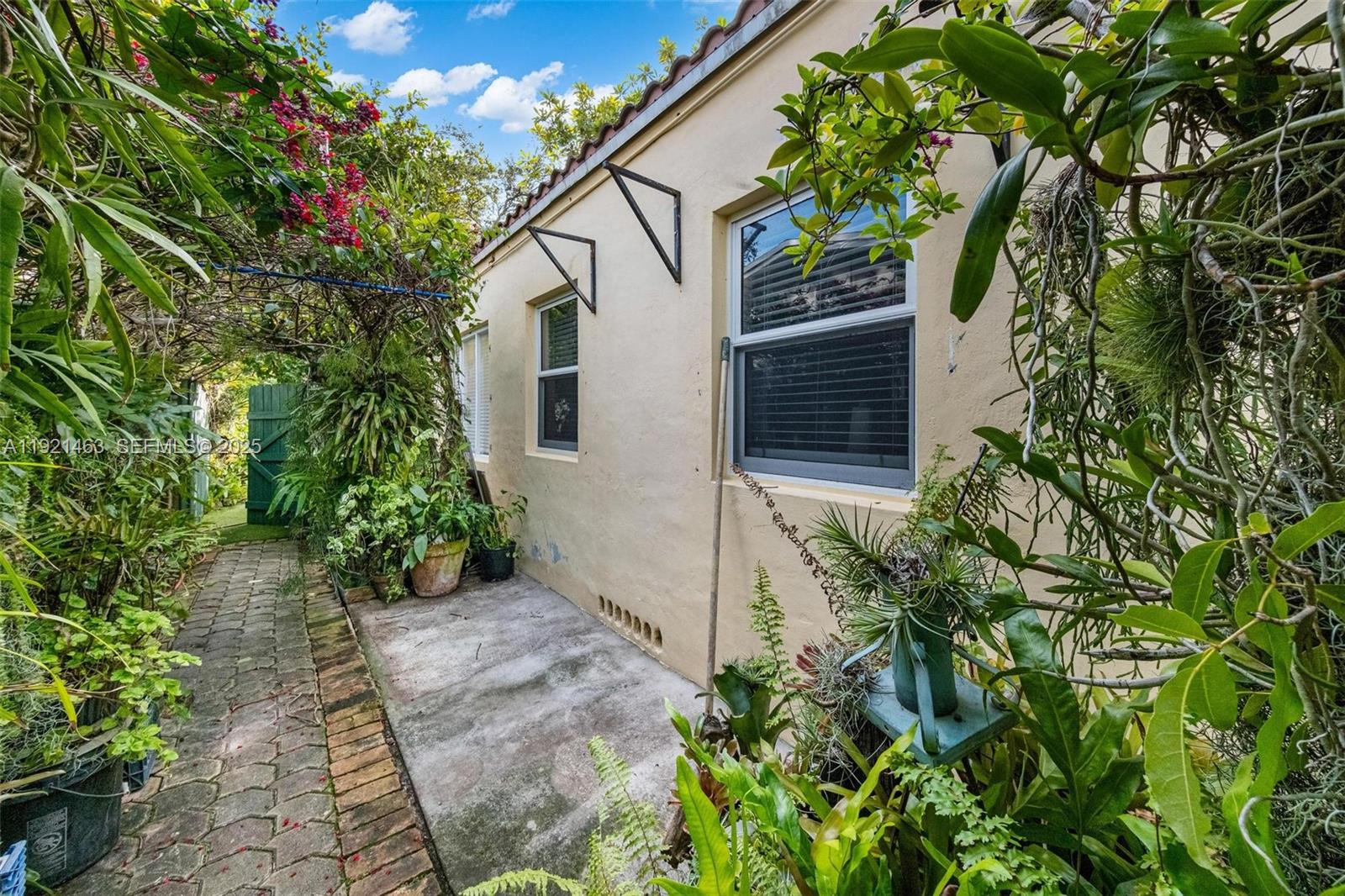 37 NE 44th St Miami, FL 33137