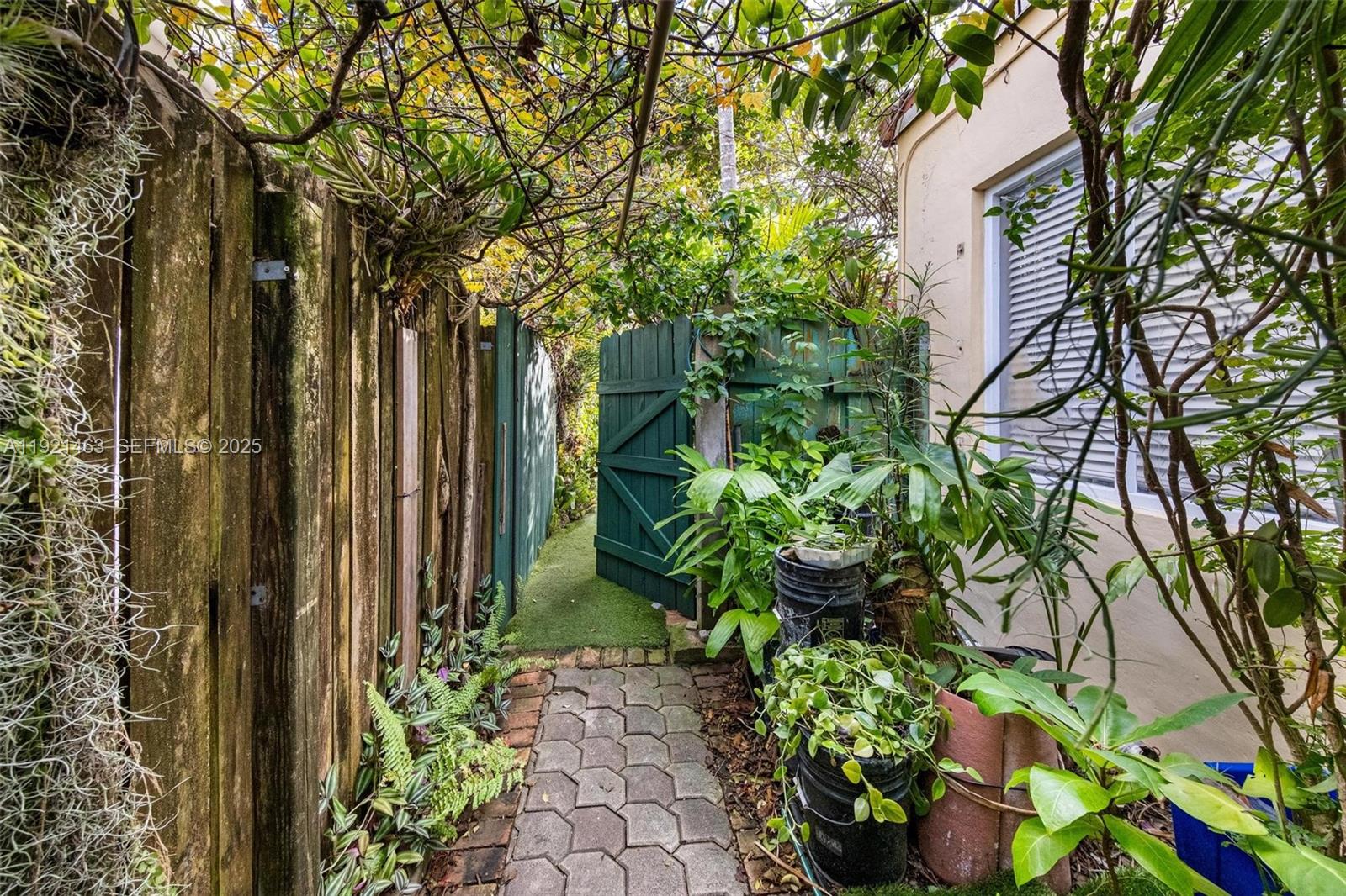 37 NE 44th St Miami, FL 33137