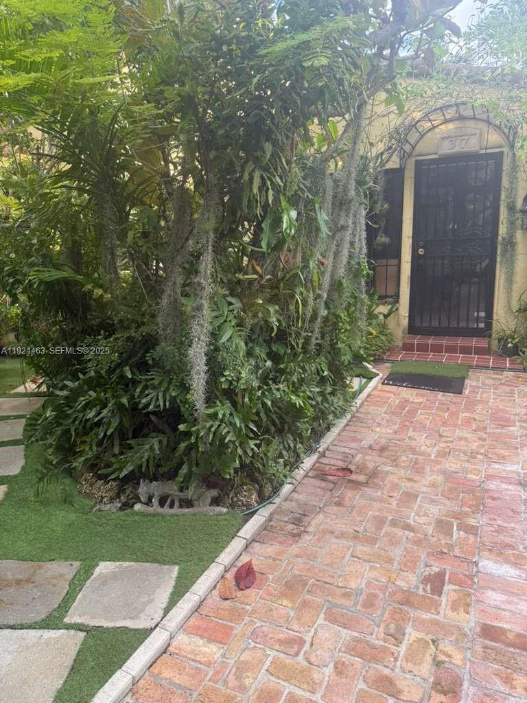 37 NE 44th St Miami, FL 33137