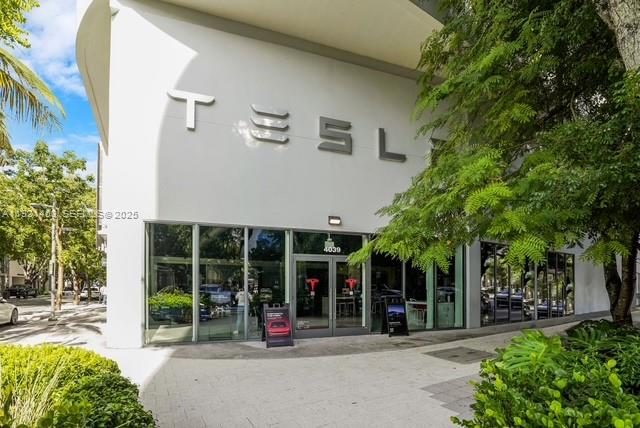 37 NE 44th St Miami, FL 33137