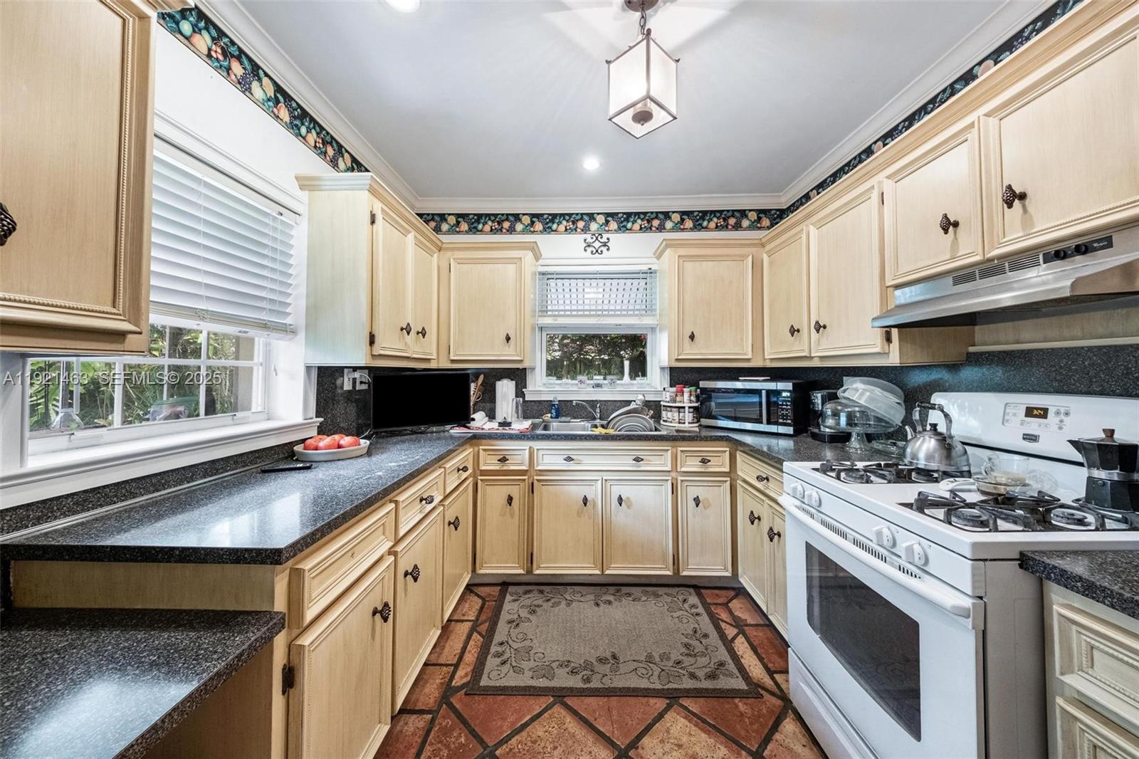 37 NE 44th St Miami, FL 33137