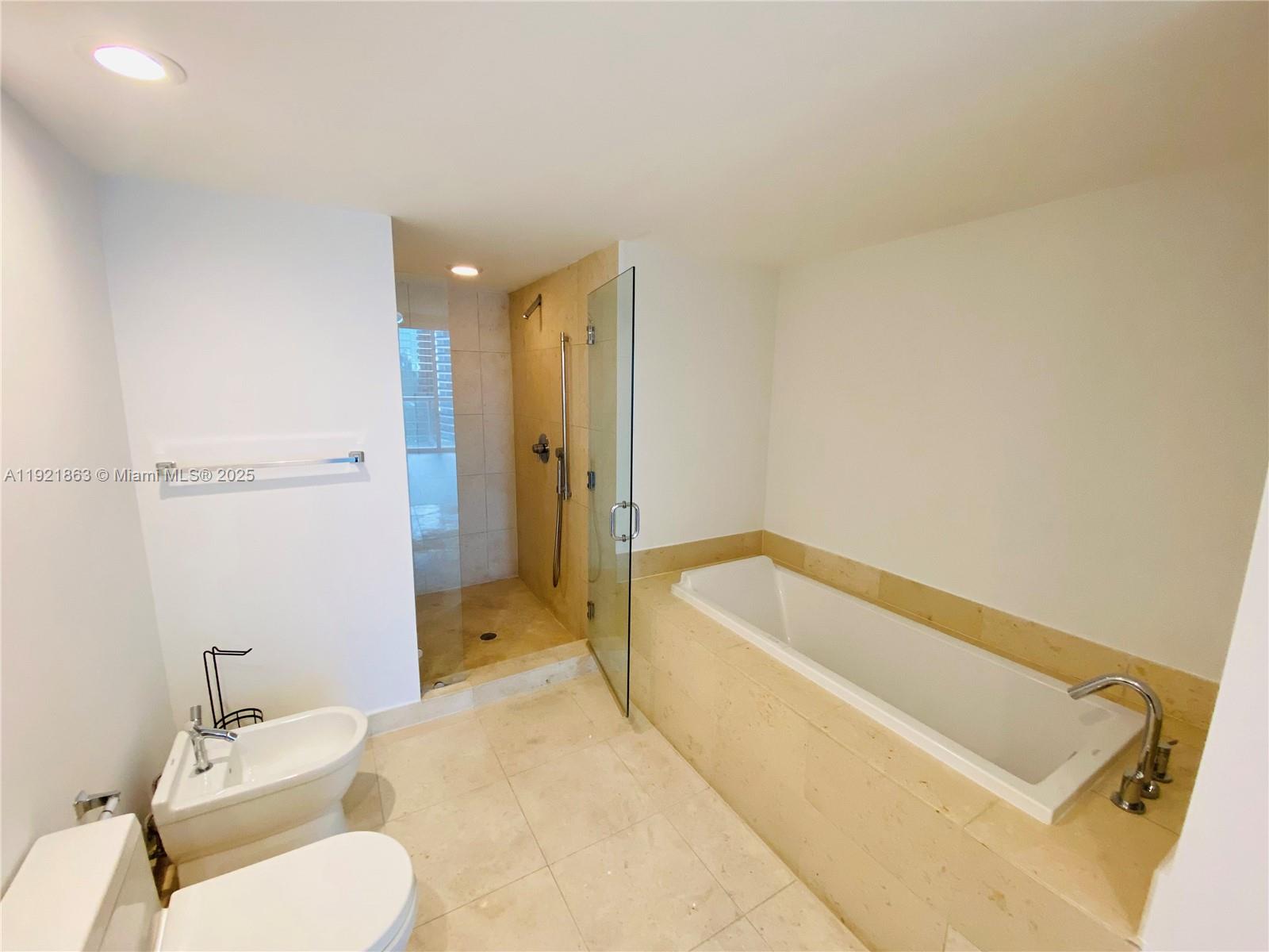 475 Brickell Ave #3715 Miami, FL 33131