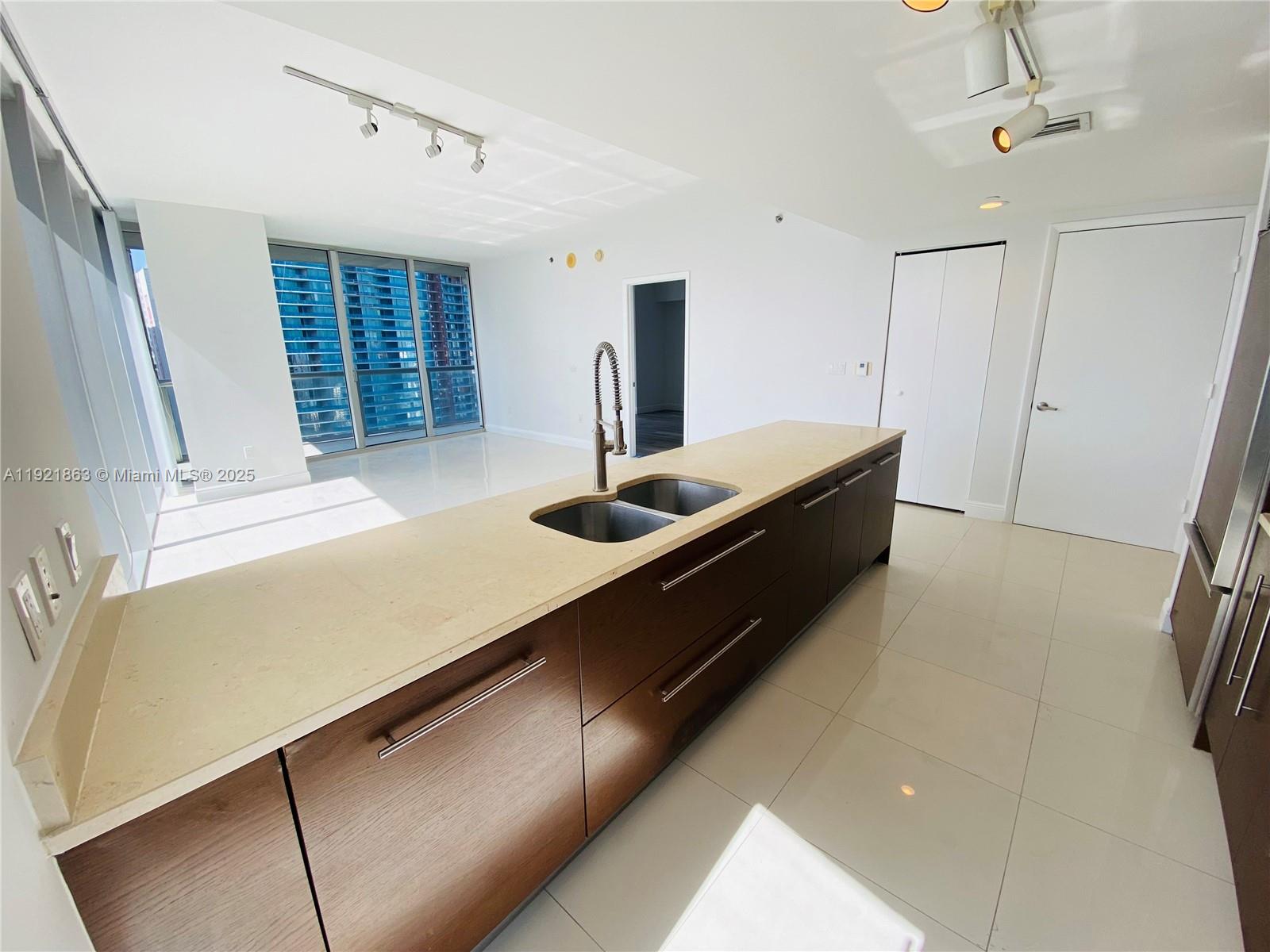 475 Brickell Ave #3715 Miami, FL 33131
