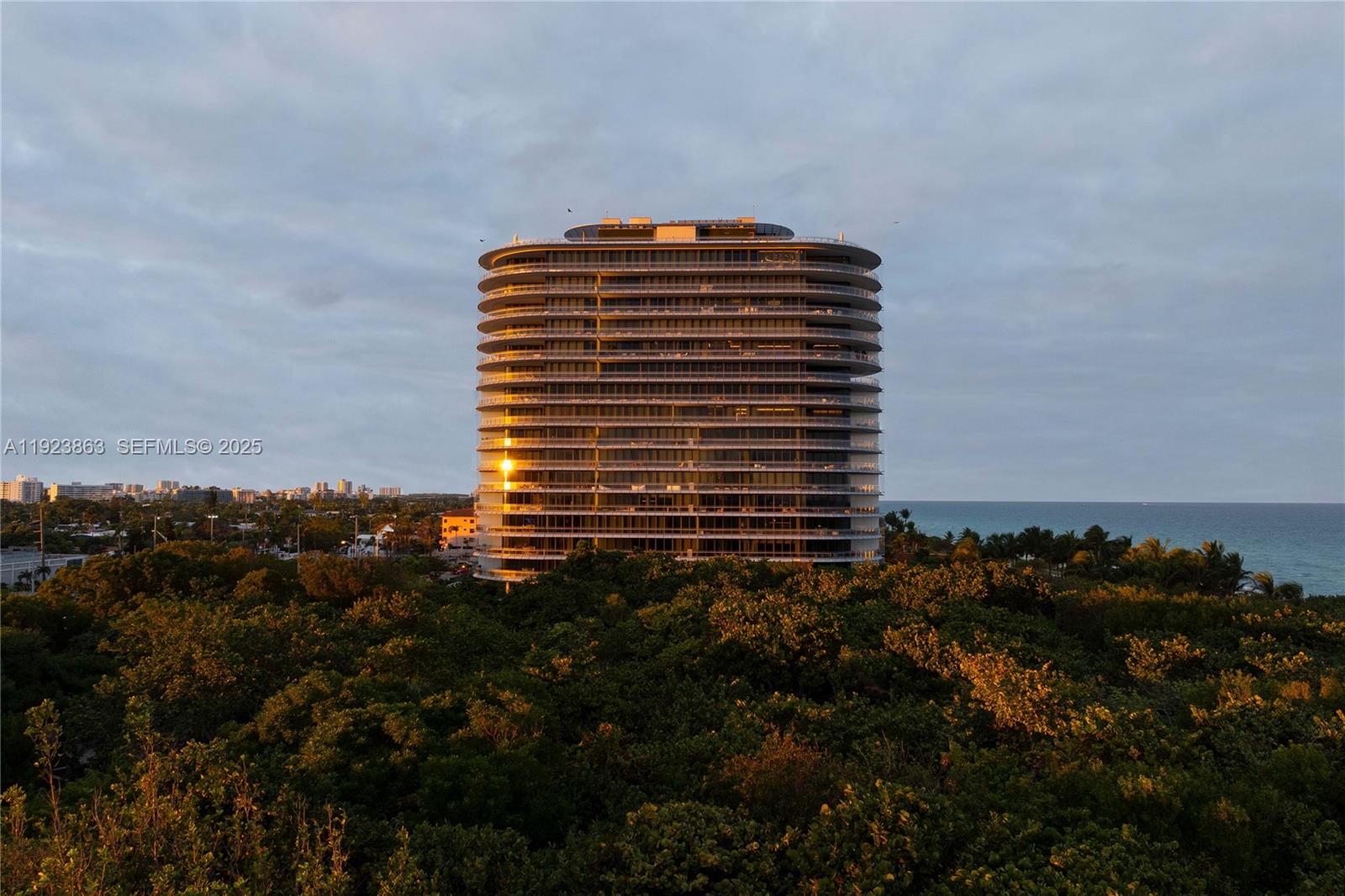 8701 Collins Ave #902 Miami Beach, FL 33154