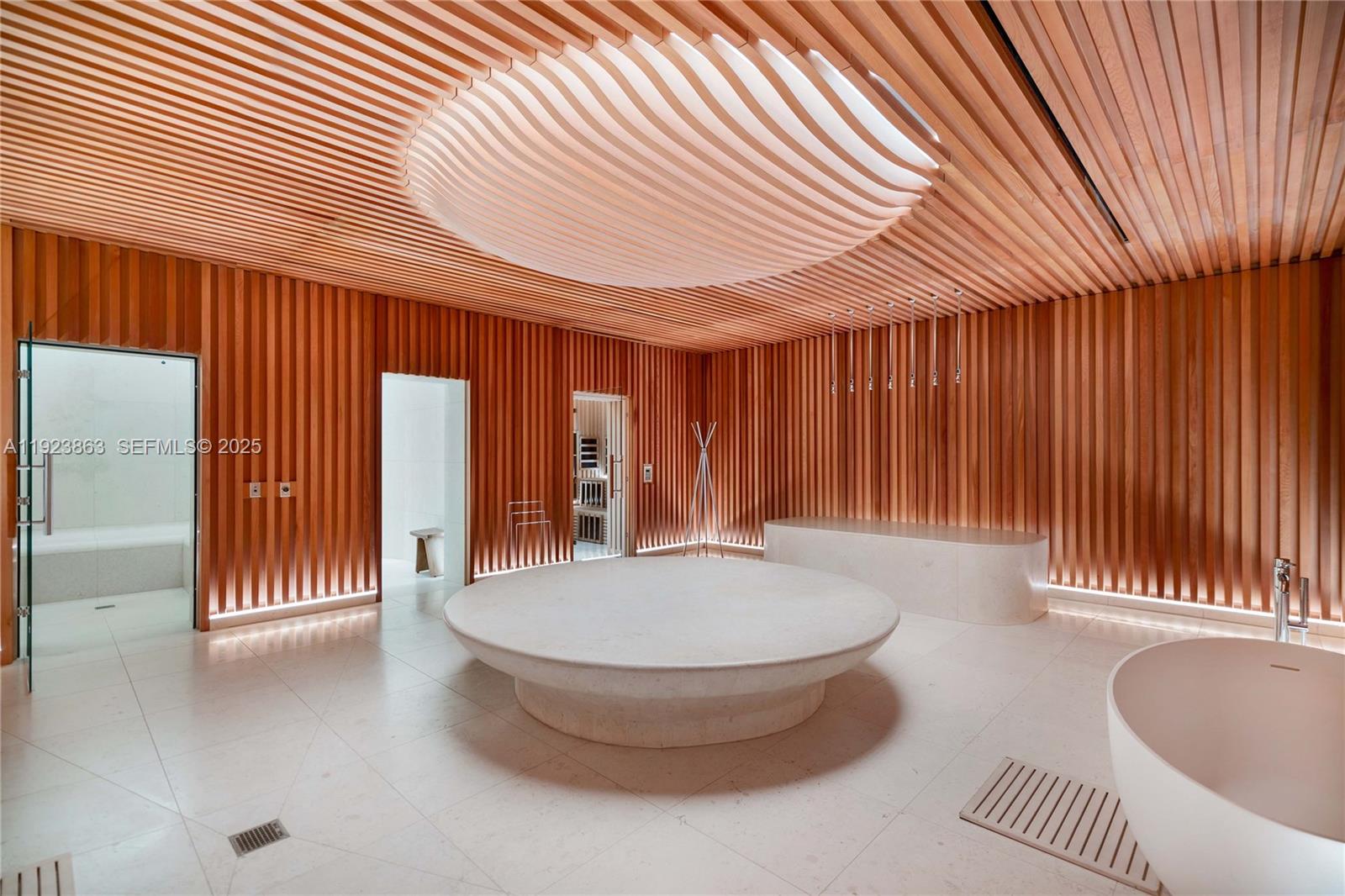 8701 Collins Ave #902 Miami Beach, FL 33154