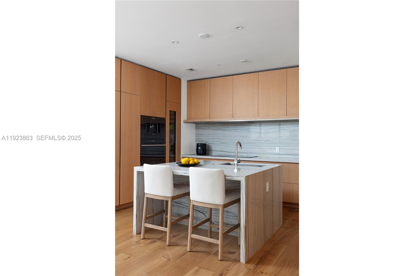 8701 Collins Ave #902 Miami Beach, FL 33154