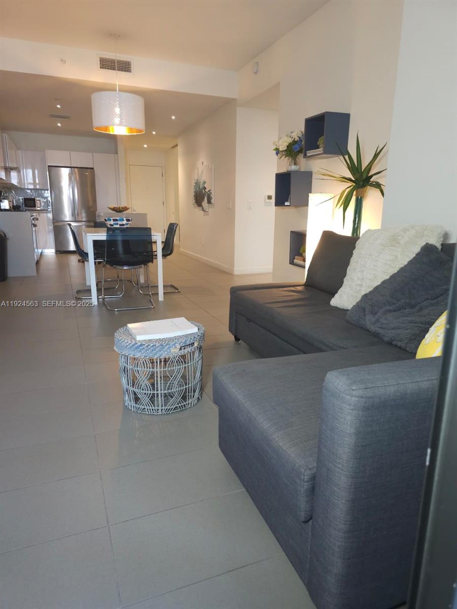 1600 NE 1st Ave #3701 Miami, FL 33132