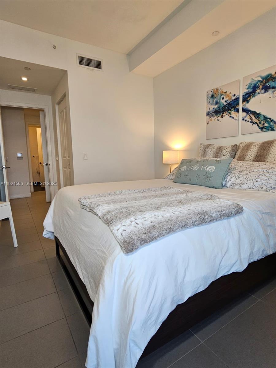 1600 NE 1st Ave #3701 Miami, FL 33132