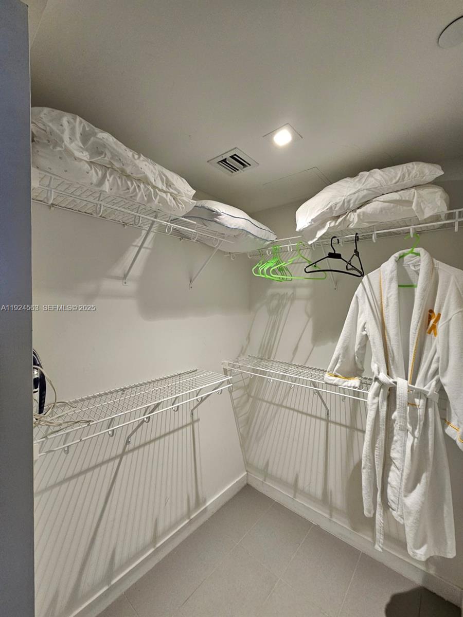 1600 NE 1st Ave #3701 Miami, FL 33132