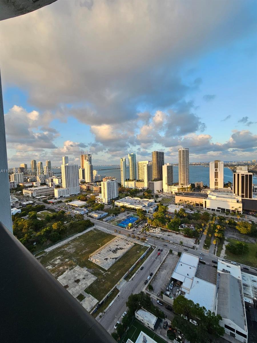 1600 NE 1st Ave #3701 Miami, FL 33132