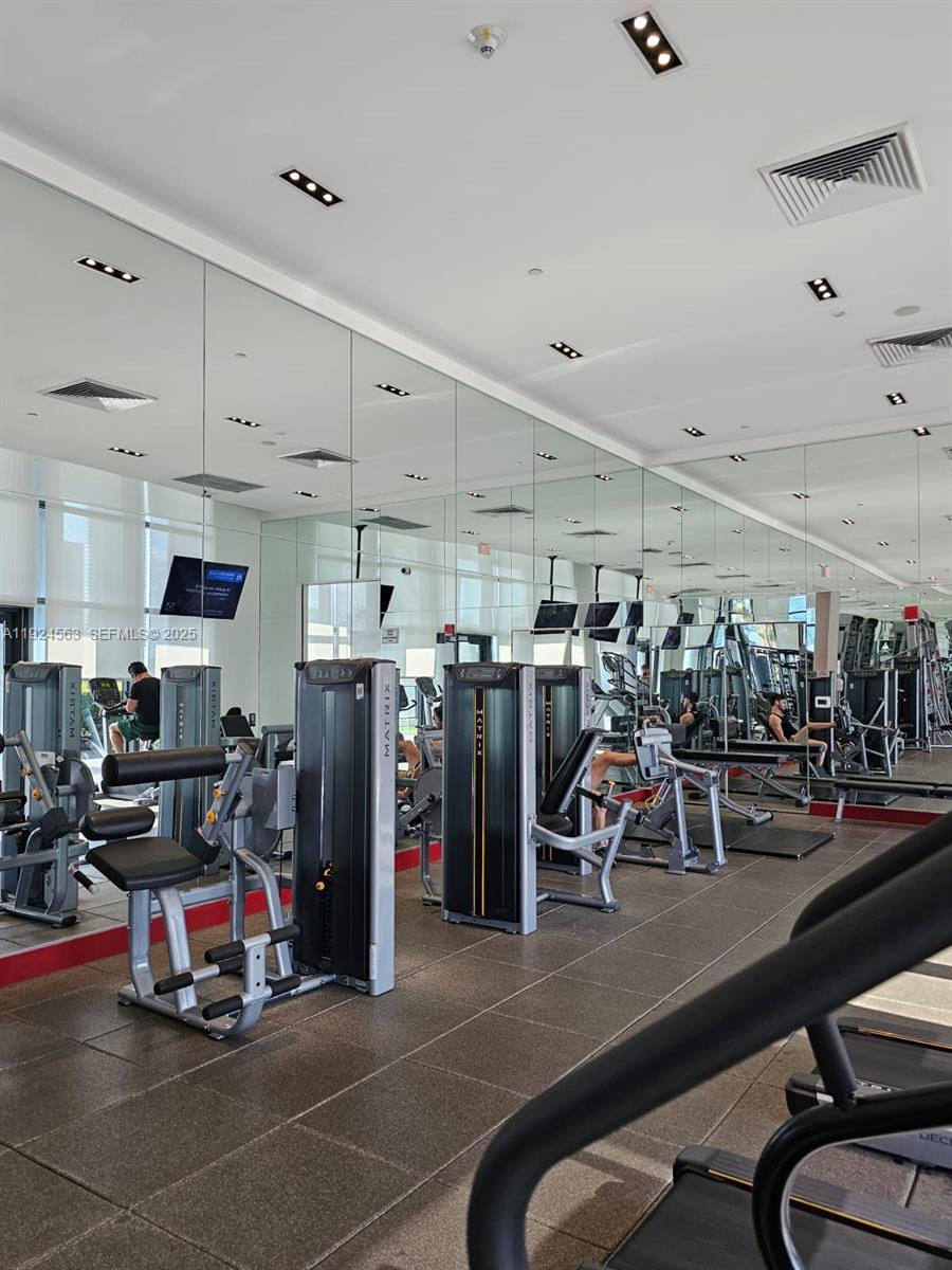 1600 NE 1st Ave #3701 Miami, FL 33132