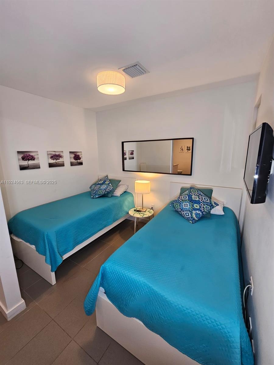 1600 NE 1st Ave #3701 Miami, FL 33132