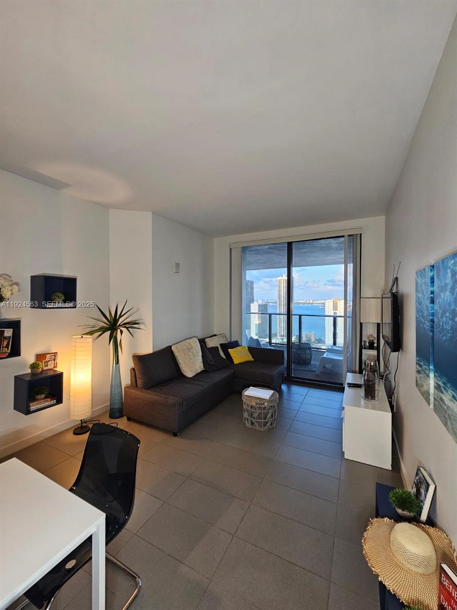 1600 NE 1st Ave #3701 Miami, FL 33132