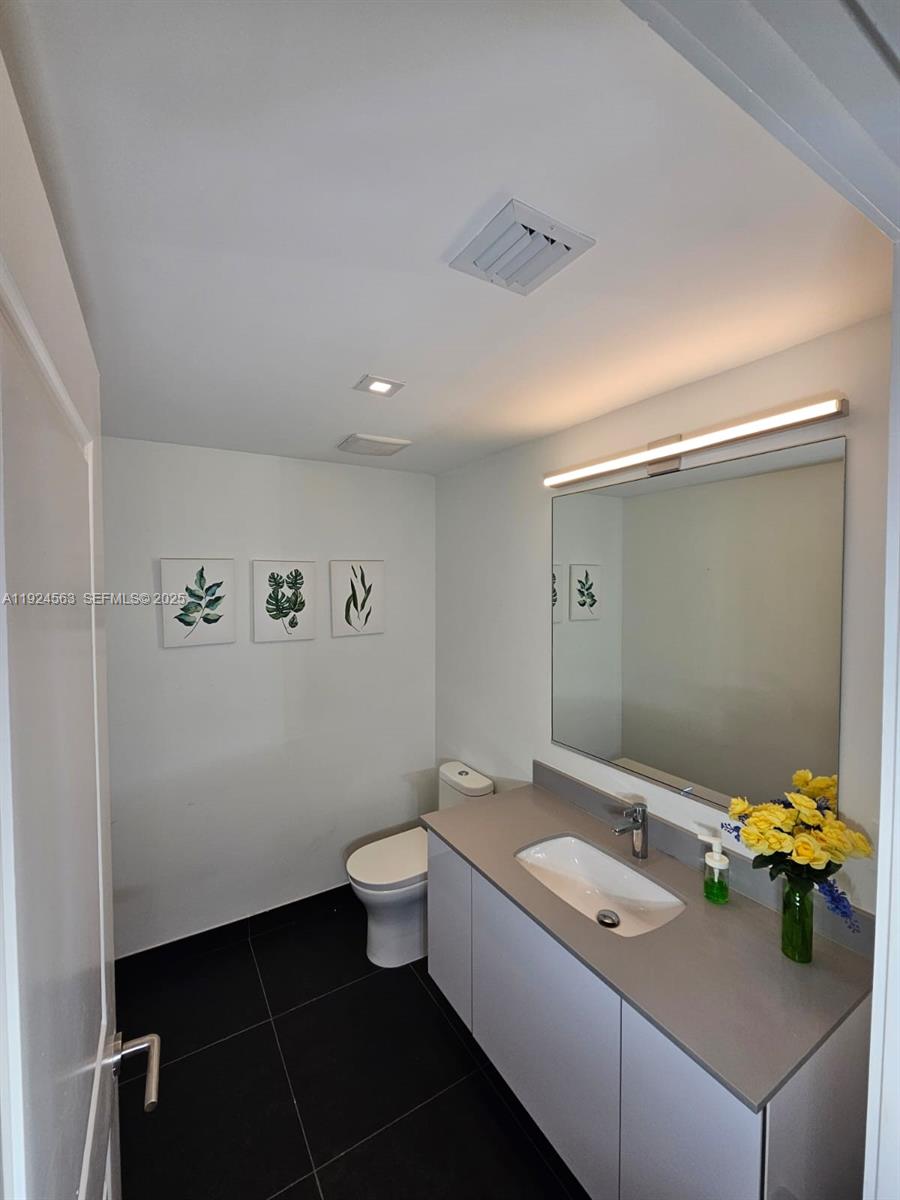 1600 NE 1st Ave #3701 Miami, FL 33132