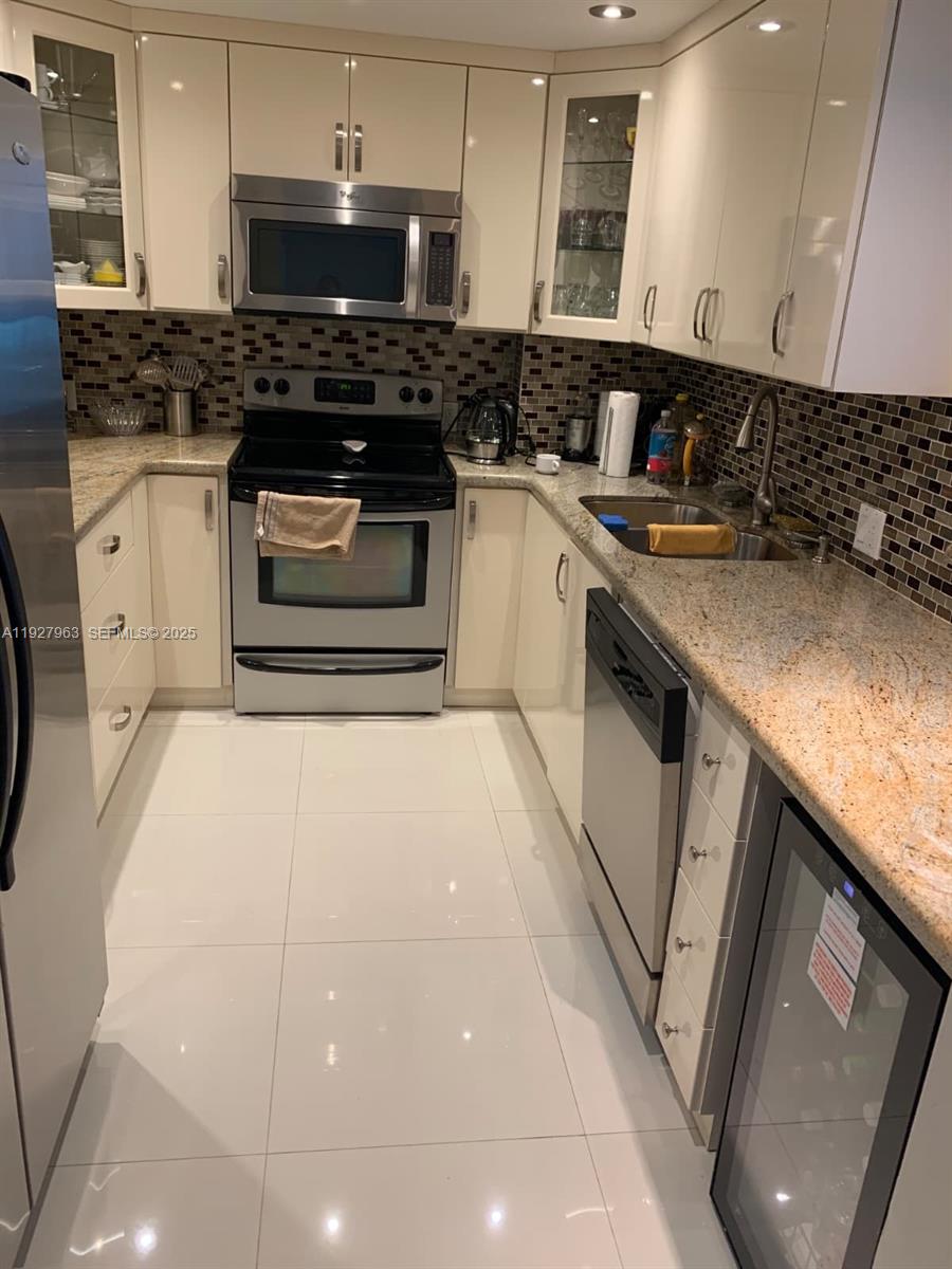 100 Bayview Dr #606 Sunny Isles Beach, FL 33160