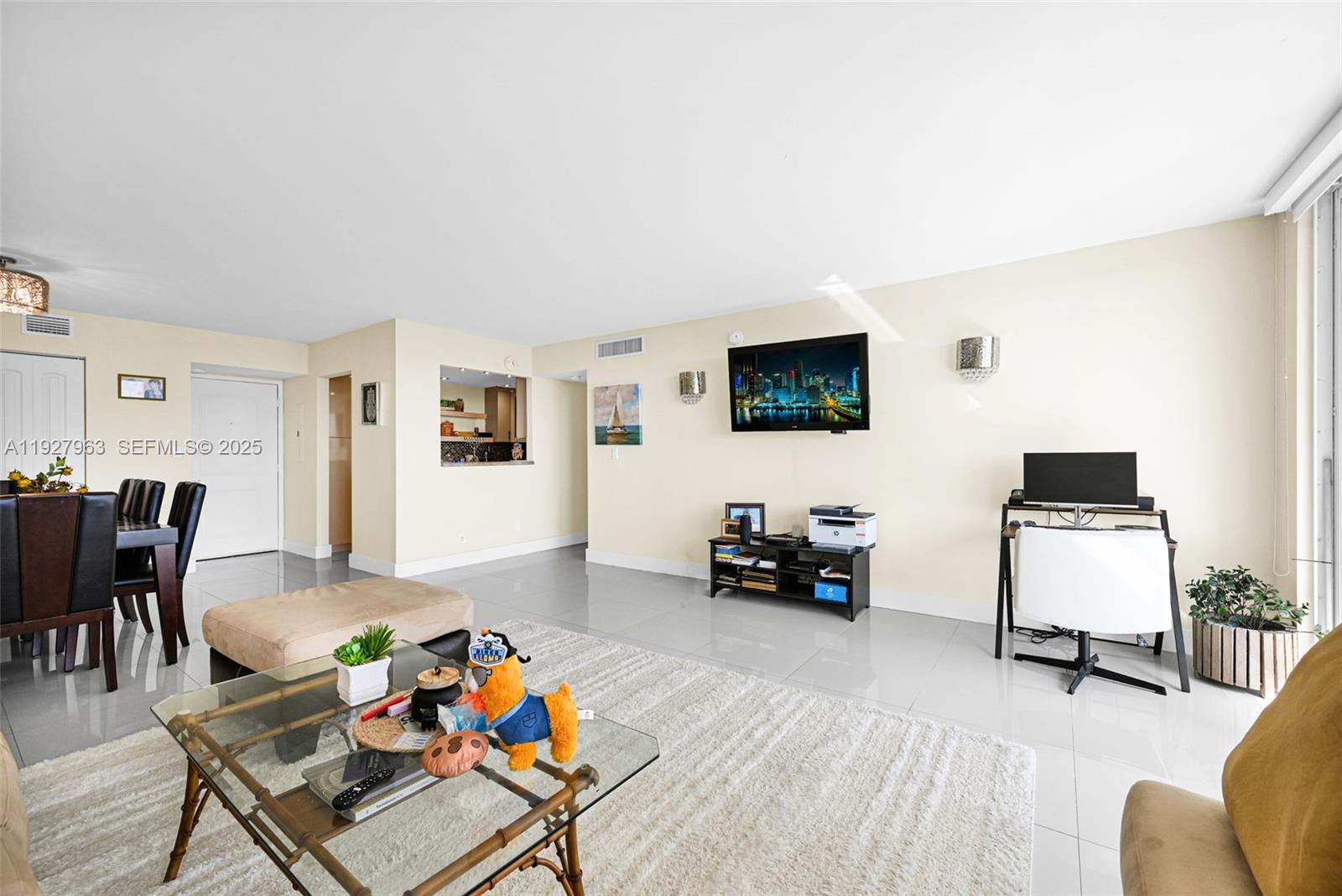 100 Bayview Dr #606 Sunny Isles Beach, FL 33160