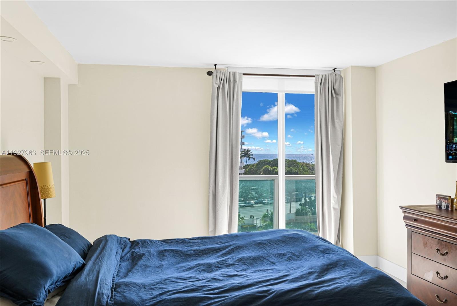 100 Bayview Dr #606 Sunny Isles Beach, FL 33160