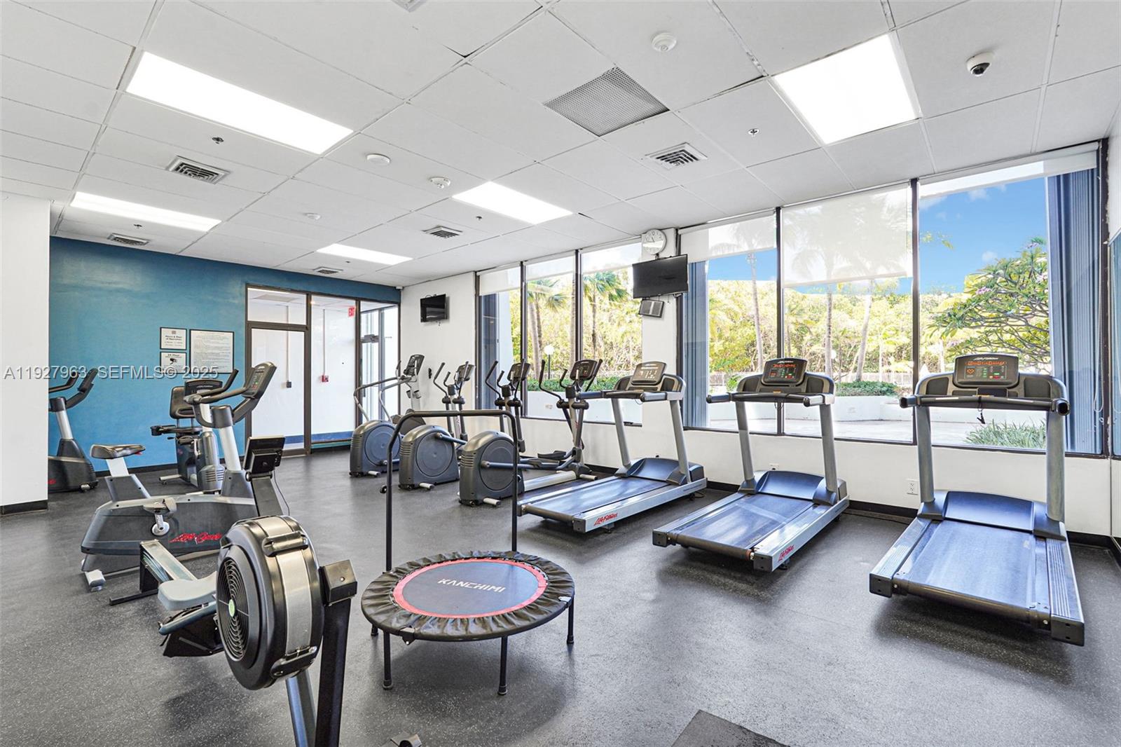 100 Bayview Dr #606 Sunny Isles Beach, FL 33160