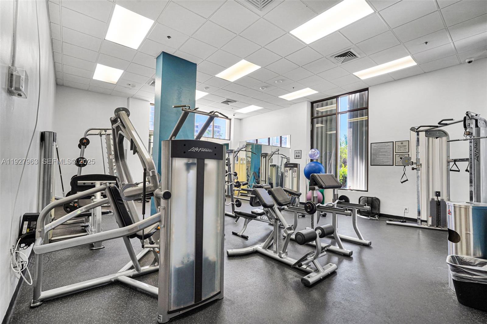 100 Bayview Dr #606 Sunny Isles Beach, FL 33160