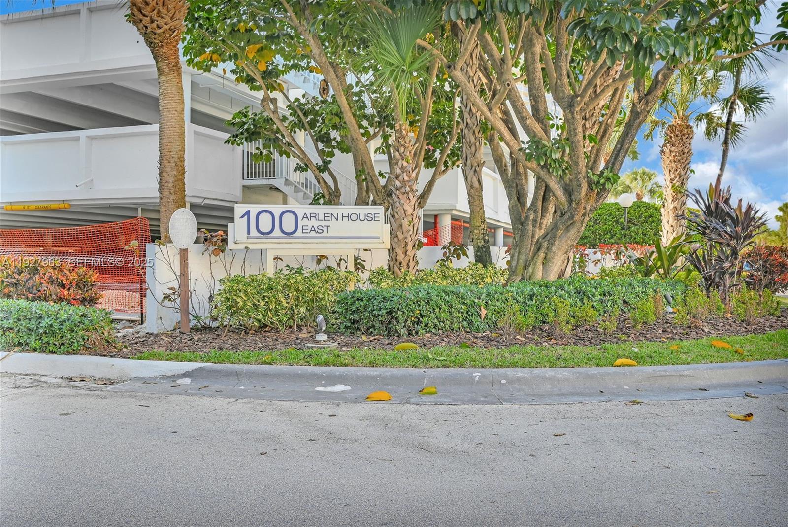 100 Bayview Dr #606 Sunny Isles Beach, FL 33160