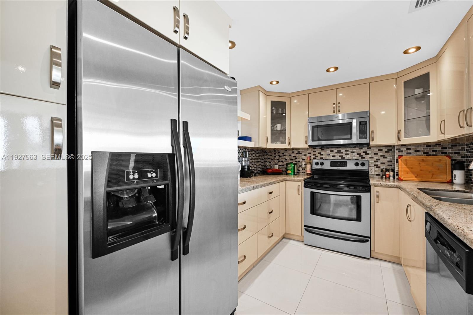 100 Bayview Dr #606 Sunny Isles Beach, FL 33160