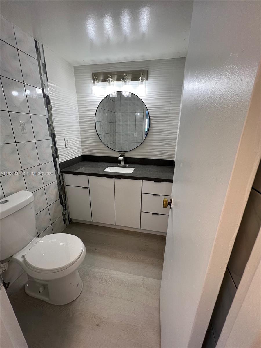 1865 79th St Cswy #12I North Bay Village, FL 33141