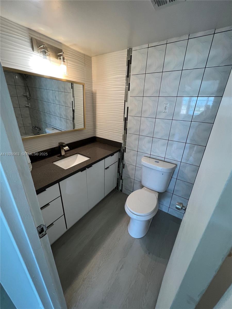 1865 79th St Cswy #12I North Bay Village, FL 33141