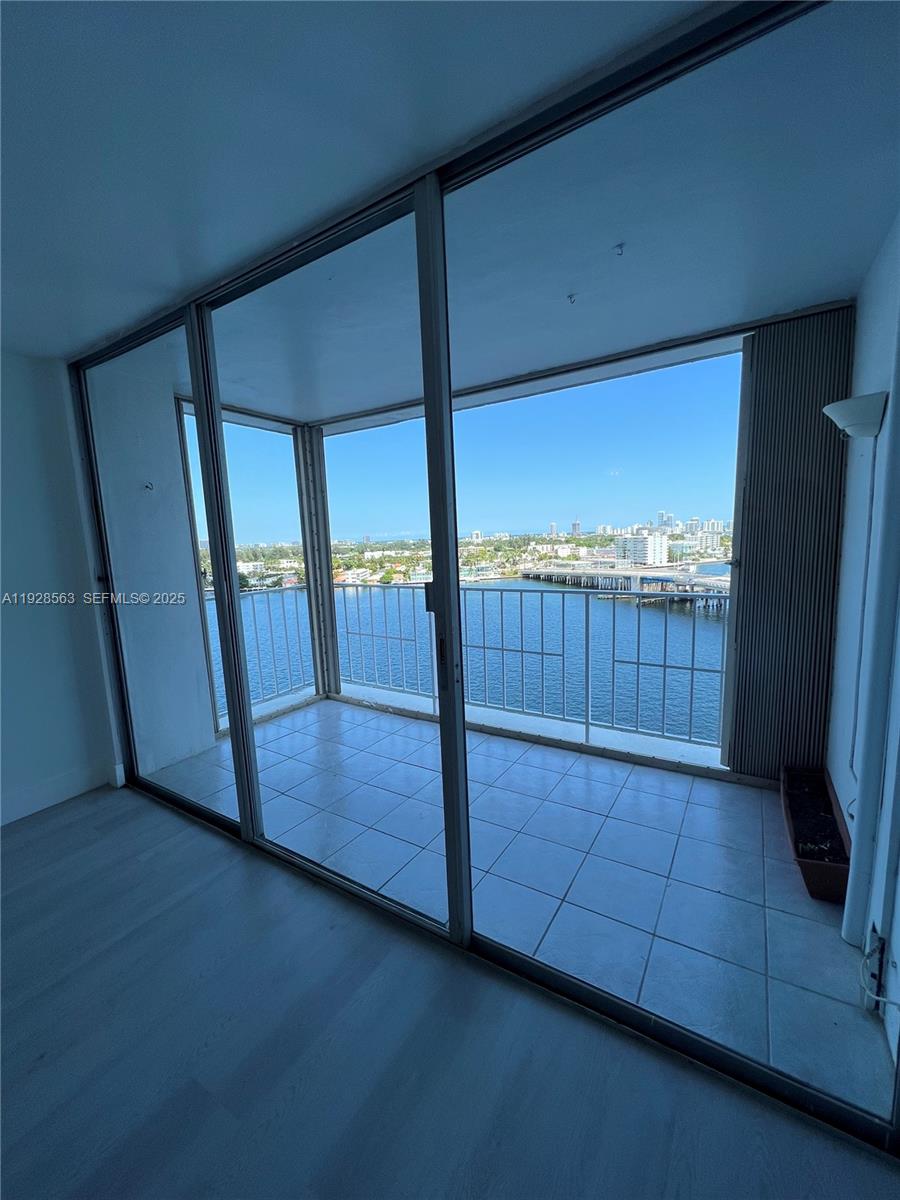 1865 79th St Cswy #12I North Bay Village, FL 33141