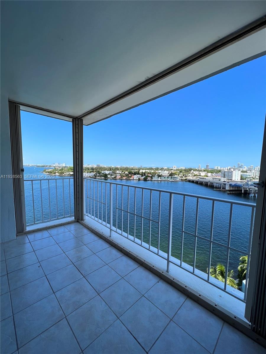 1865 79th St Cswy #12I North Bay Village, FL 33141