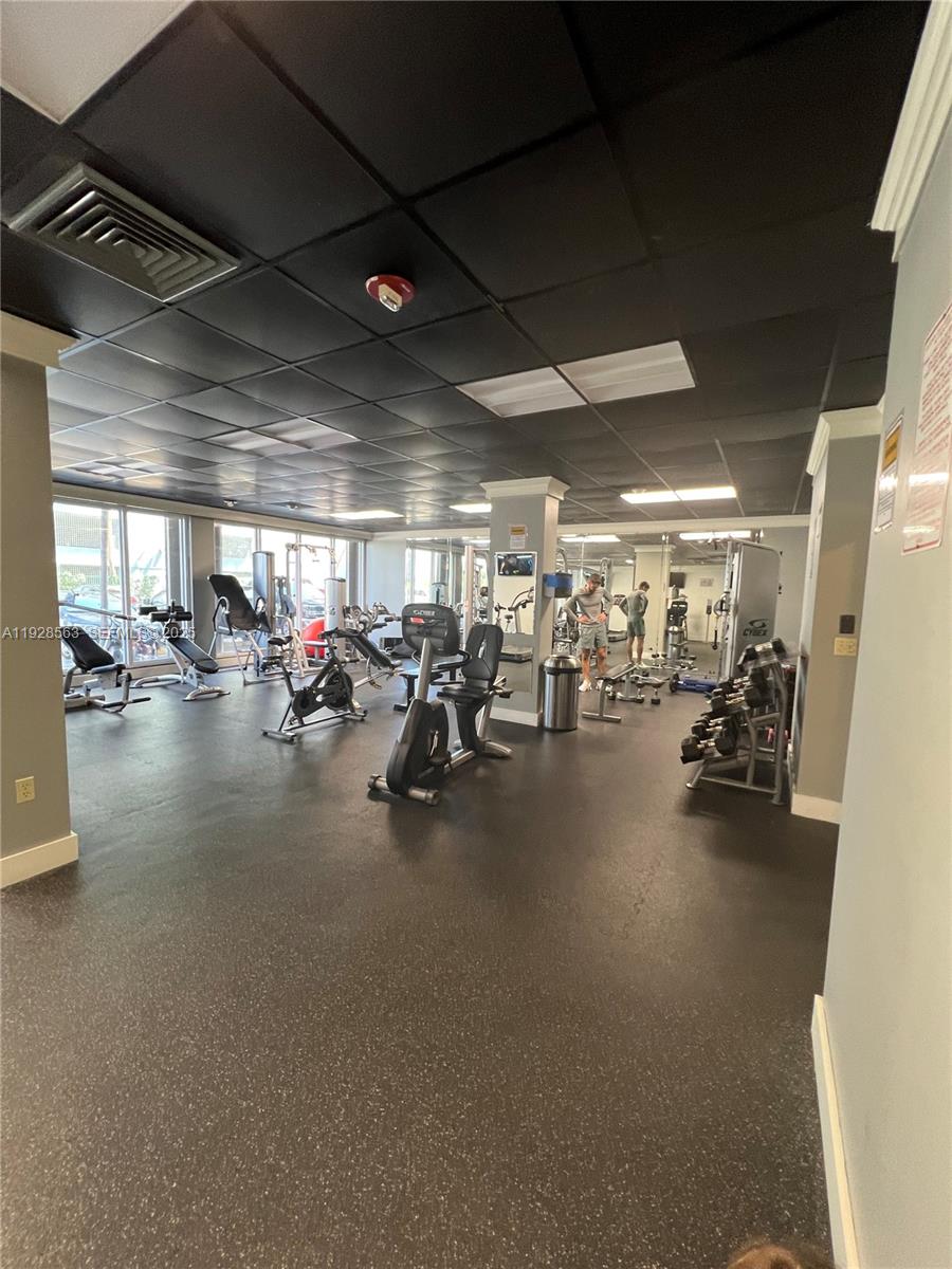 1865 79th St Cswy #12I North Bay Village, FL 33141