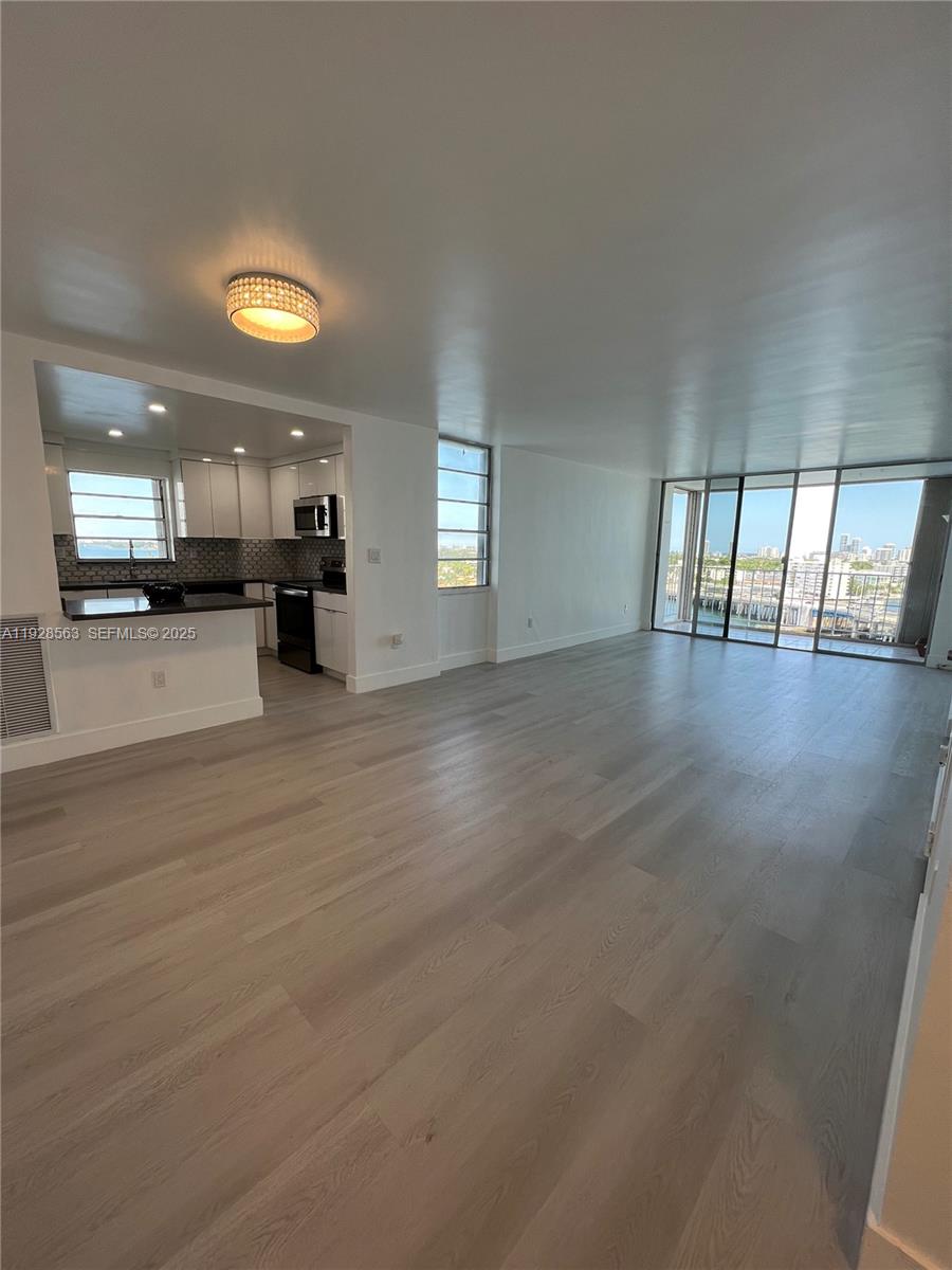 1865 79th St Cswy #12I North Bay Village, FL 33141