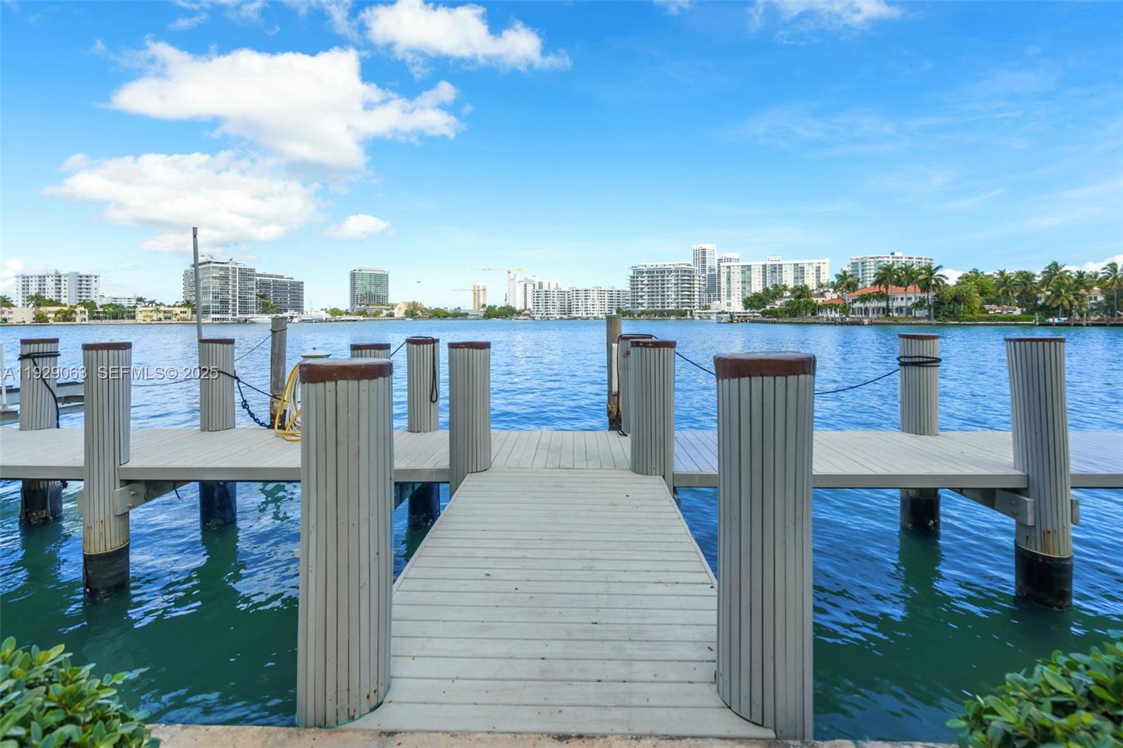 84 La Gorce Cir Miami Beach, FL 33141