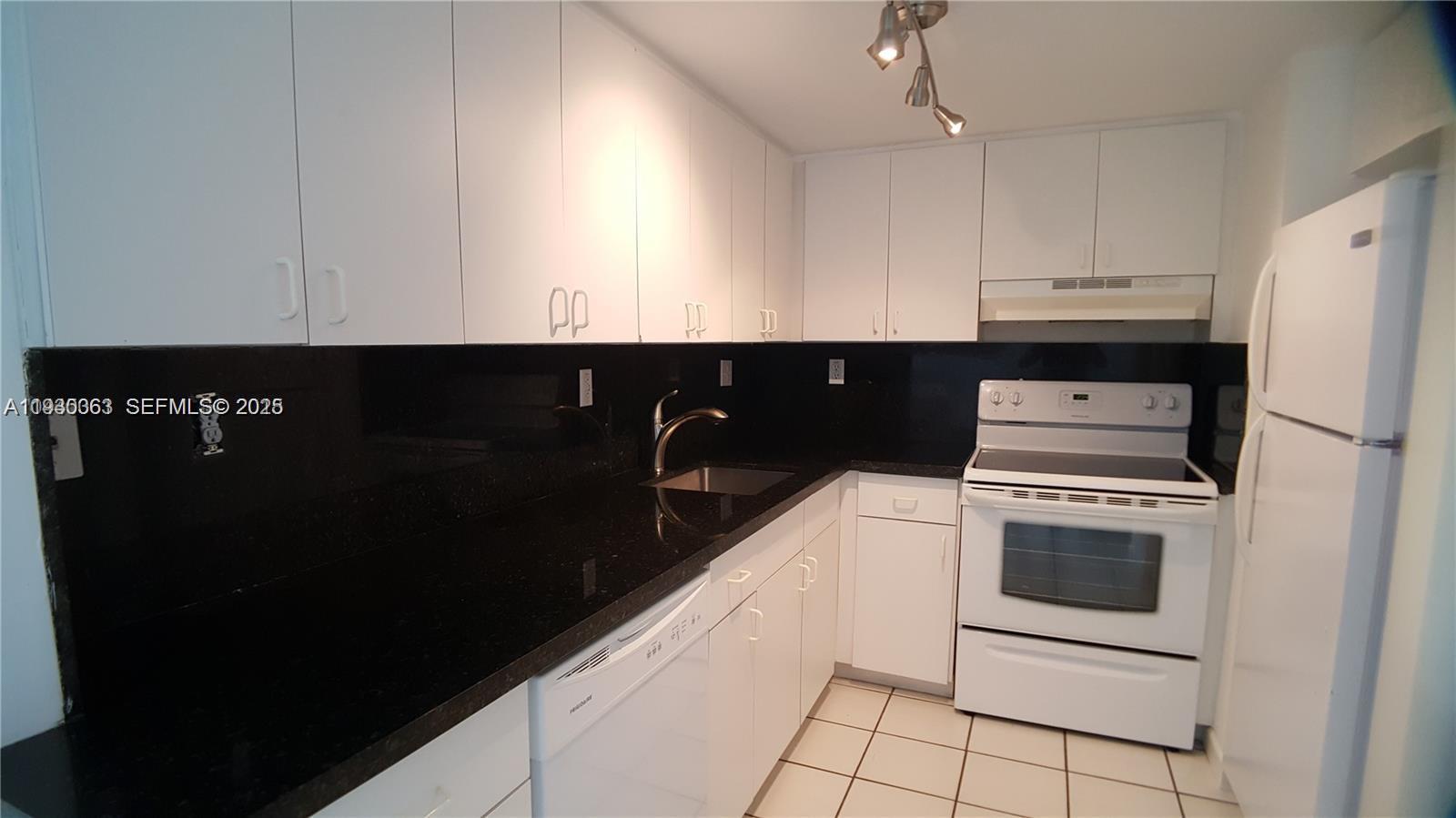 7832 Collins Ave #403 Miami Beach, FL 33141