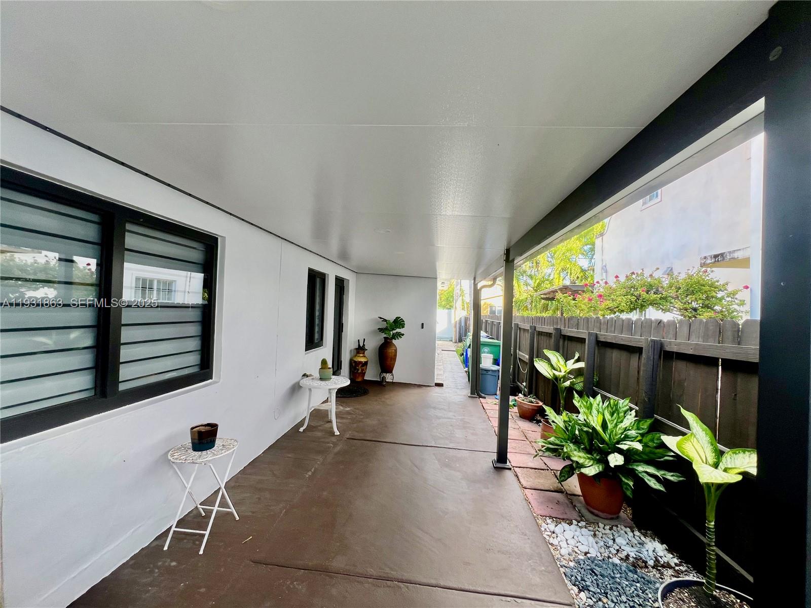 3297 - 3299 SW 26th St Miami, FL 33133