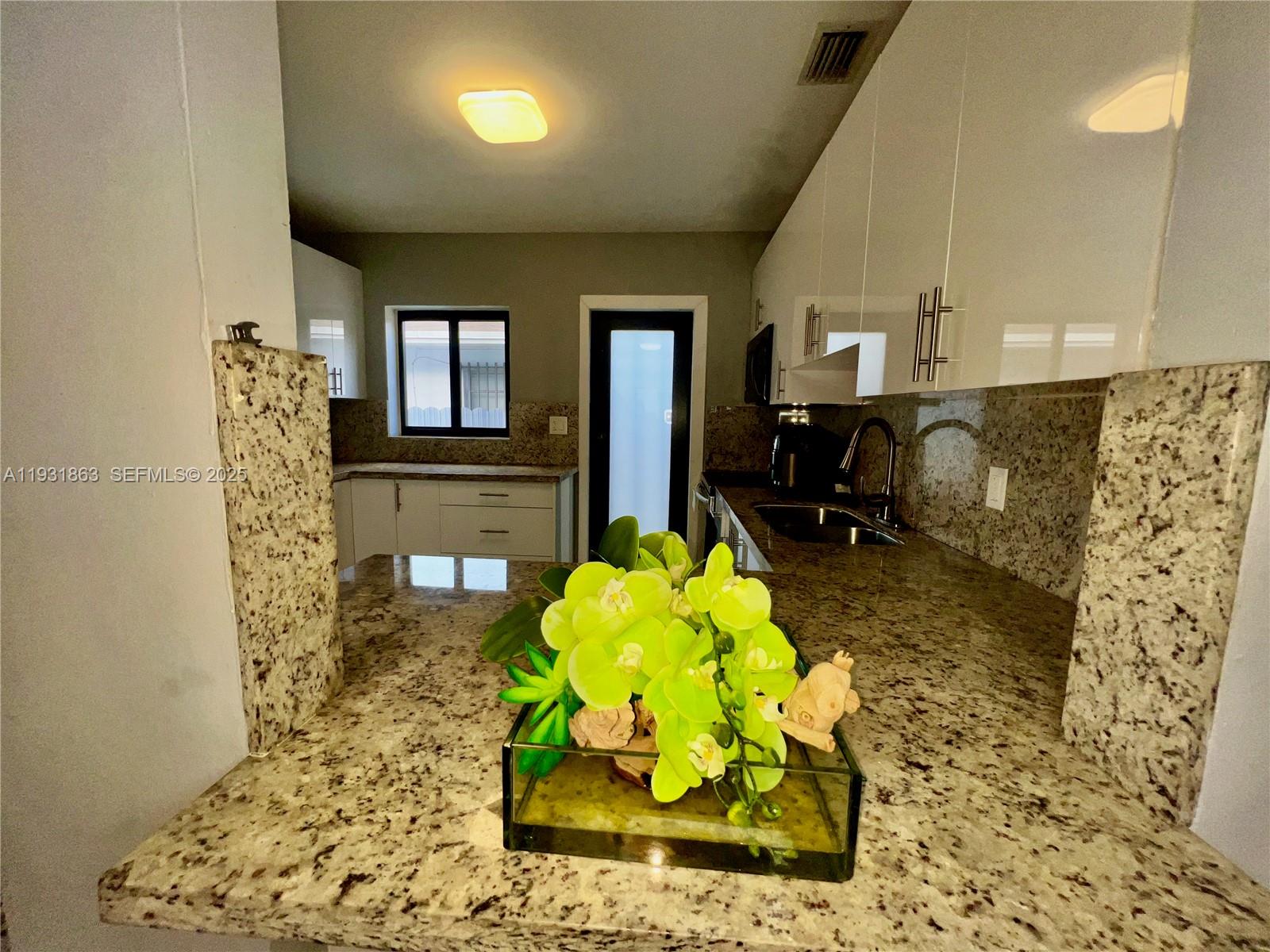 3297 - 3299 SW 26th St Miami, FL 33133