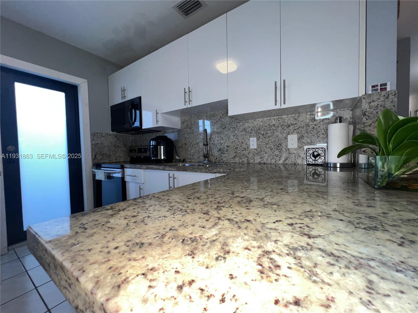 3297 - 3299 SW 26th St Miami, FL 33133