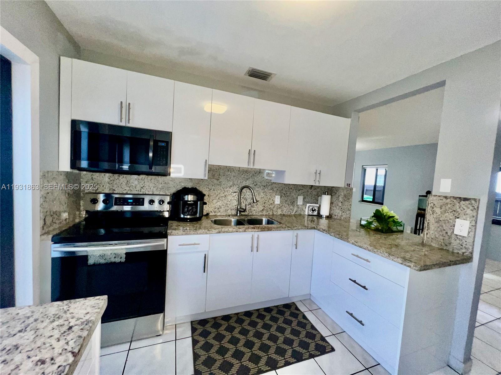 3297 - 3299 SW 26th St Miami, FL 33133