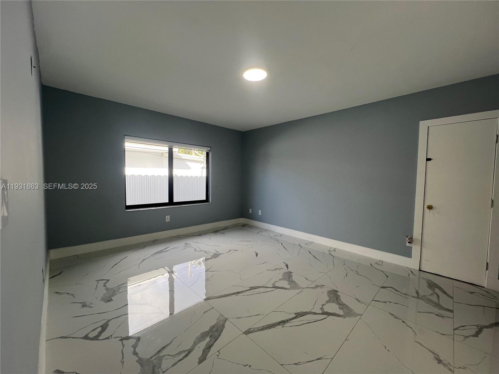 3297 - 3299 SW 26th St Miami, FL 33133